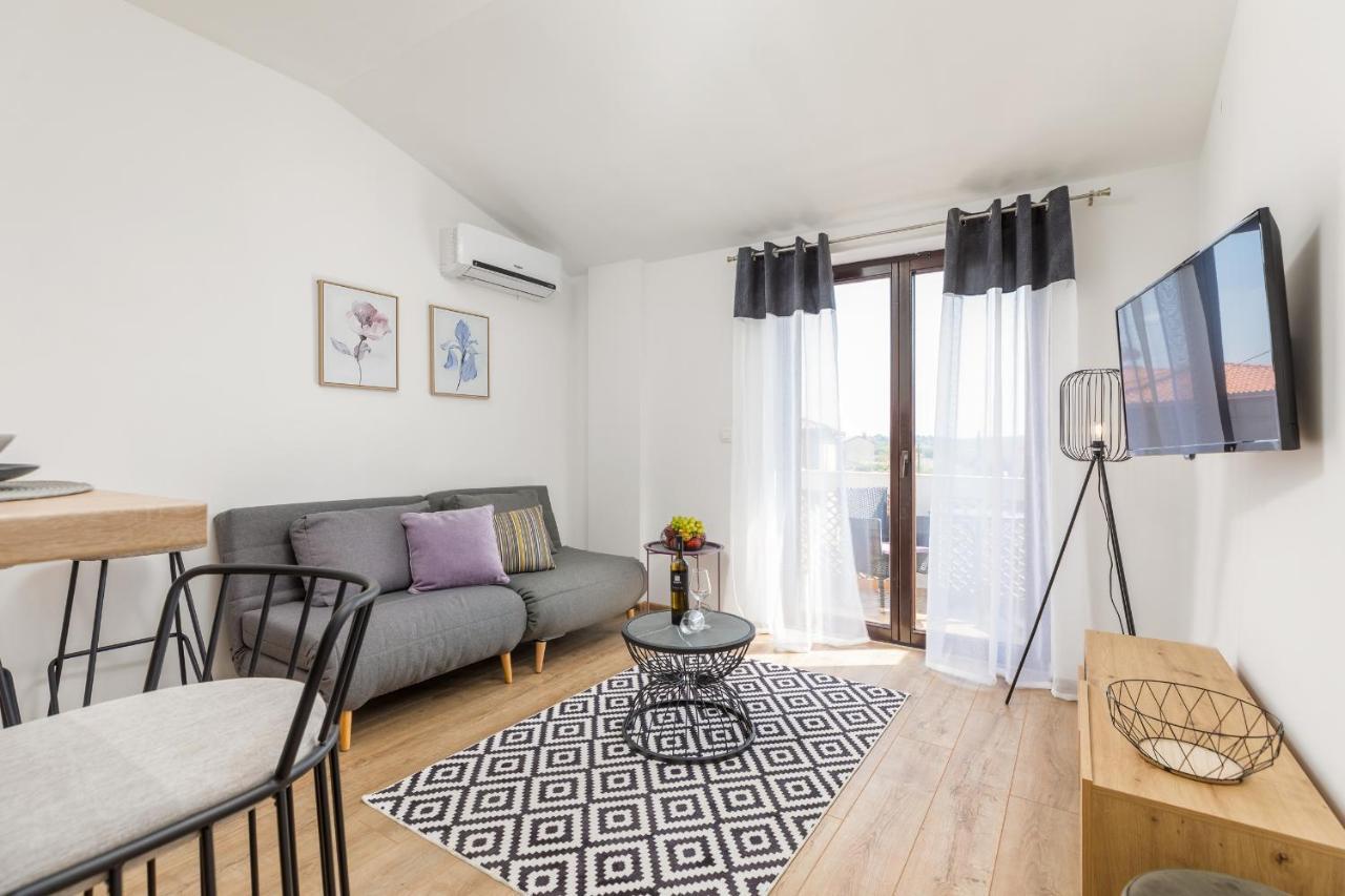 Wine House Apartments & Rooms Marceta 法扎纳 外观 照片