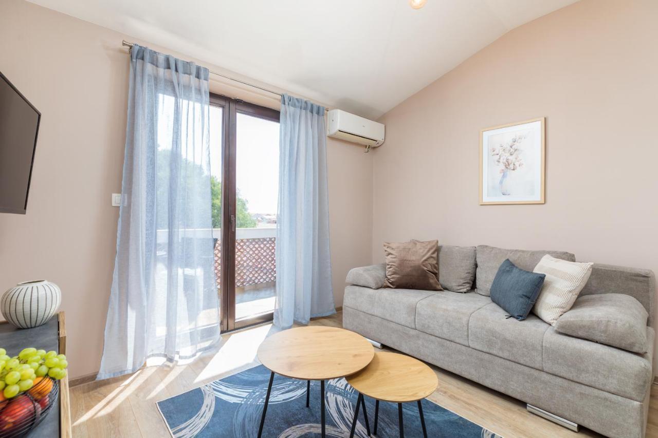 Wine House Apartments & Rooms Marceta 法扎纳 外观 照片