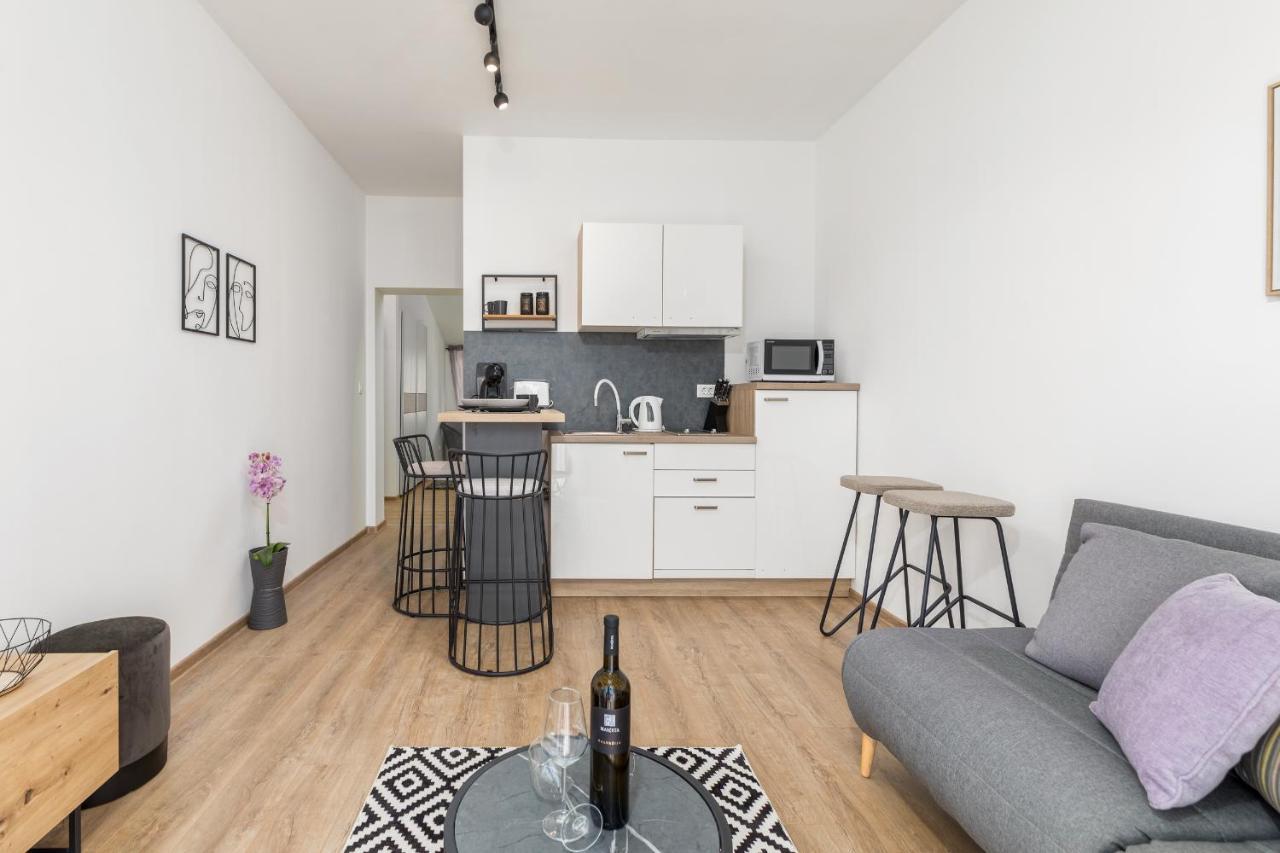 Wine House Apartments & Rooms Marceta 法扎纳 外观 照片